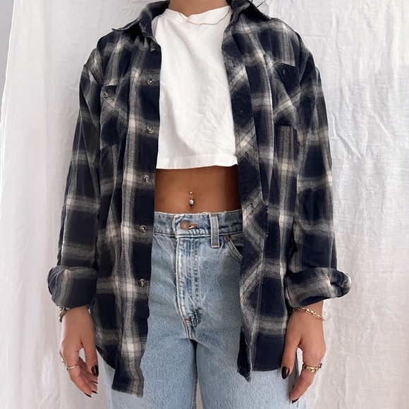 Oversized Boyfriend Flannel - Picture 2 of 3